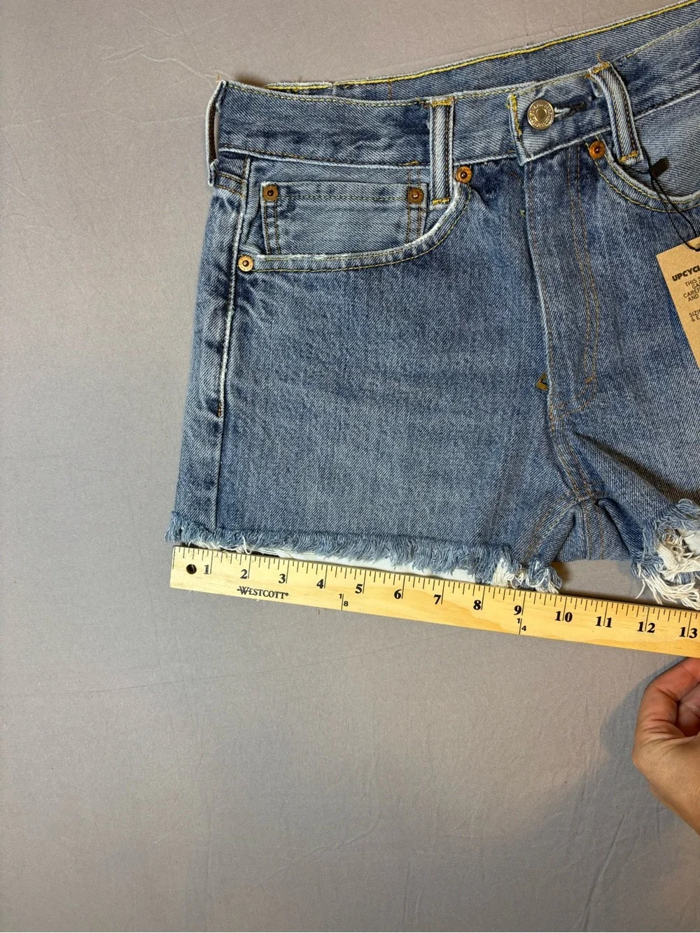 Women’s Size 29 Vintage Levi Cutoff Shorts - Picture 4 of 6